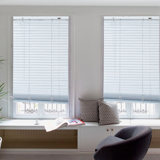 Вертикальные жалюзи в комнату